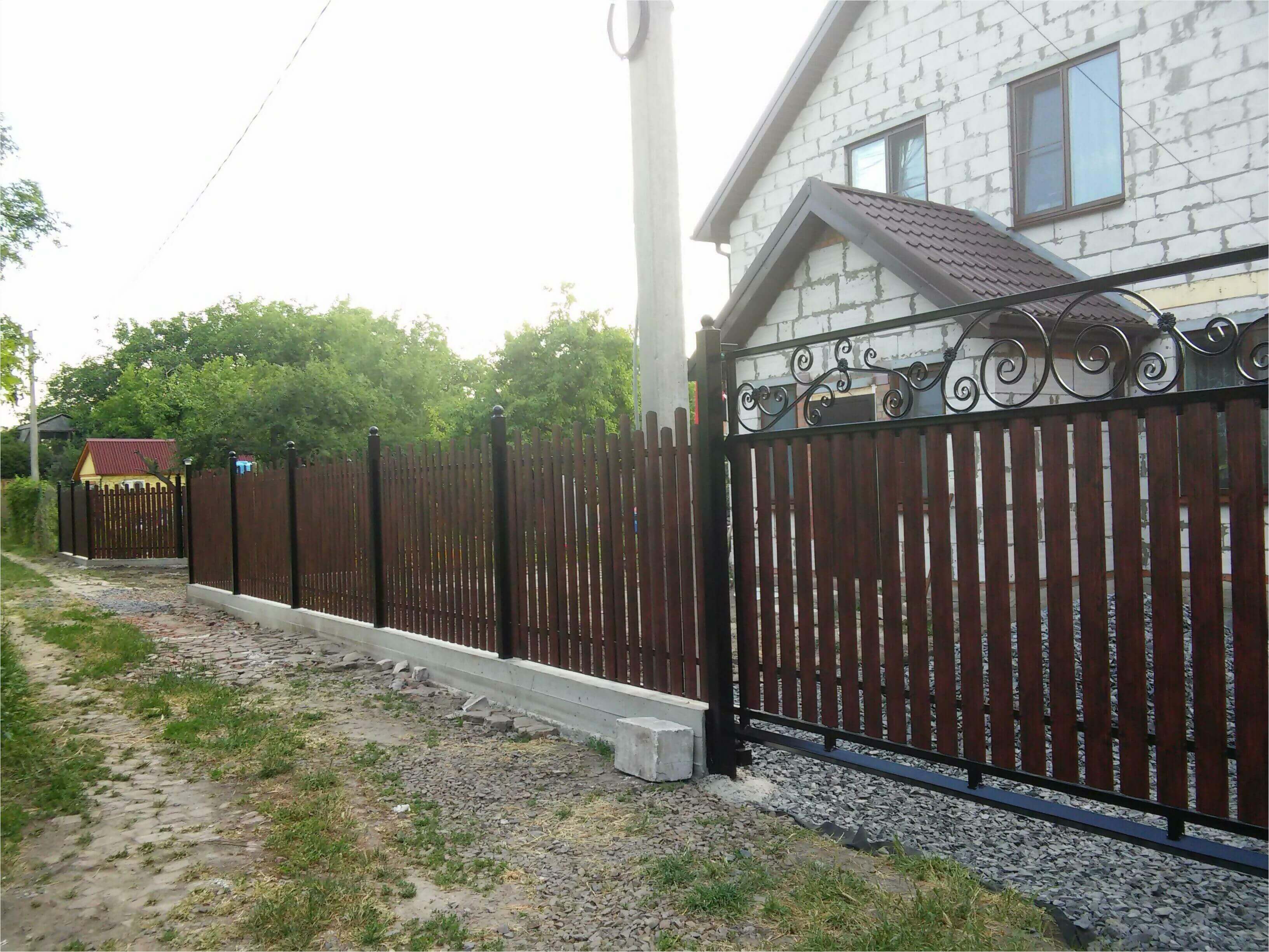 Забор из штакетника 90м фото1 в Полевском