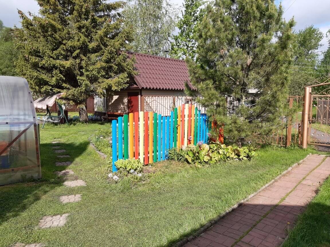 забор из разноцветного штакетника односторонний фото2 в Полевском