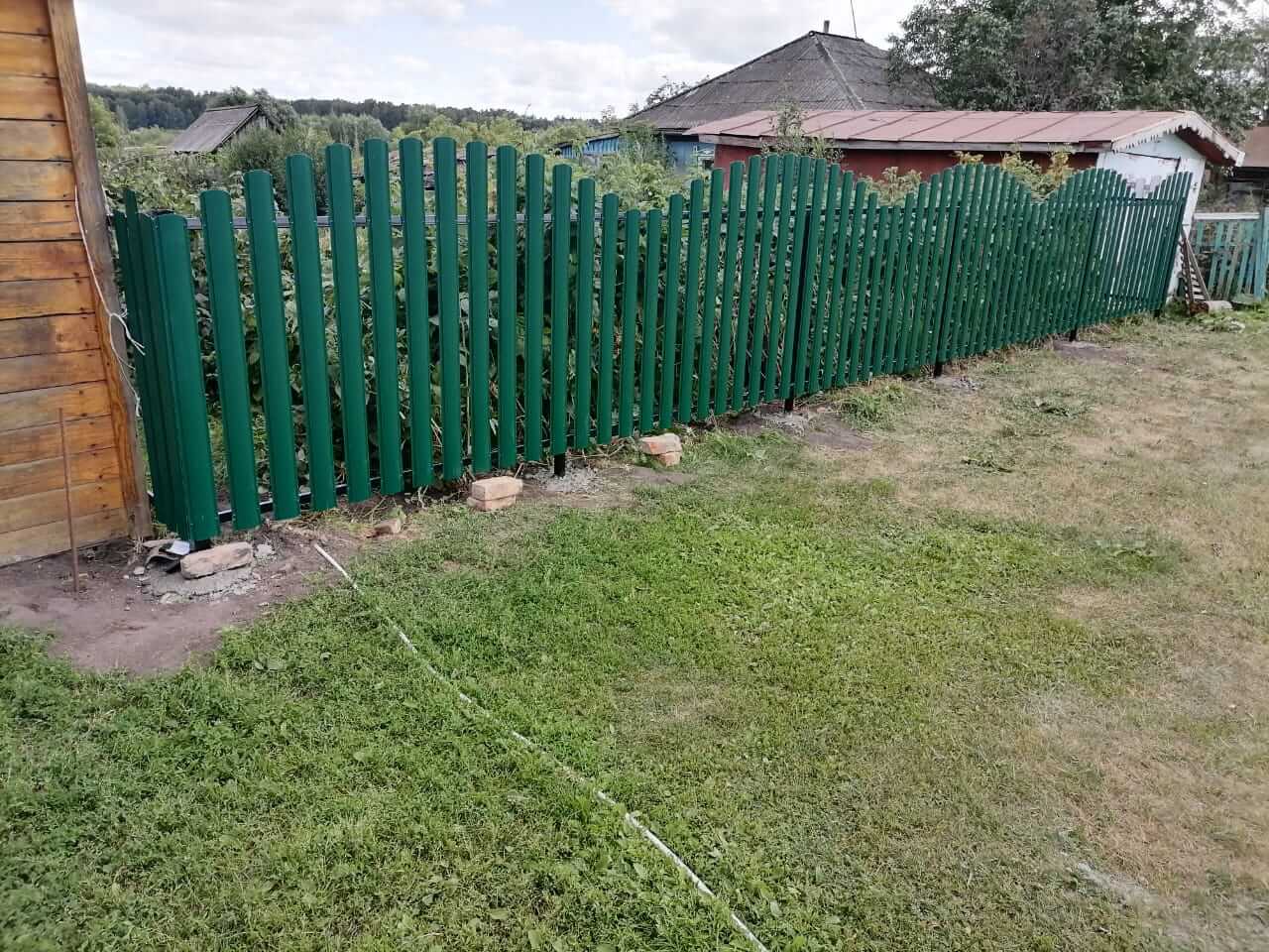 забор из штакетника Зеленый Мох фото1 в Полевском
