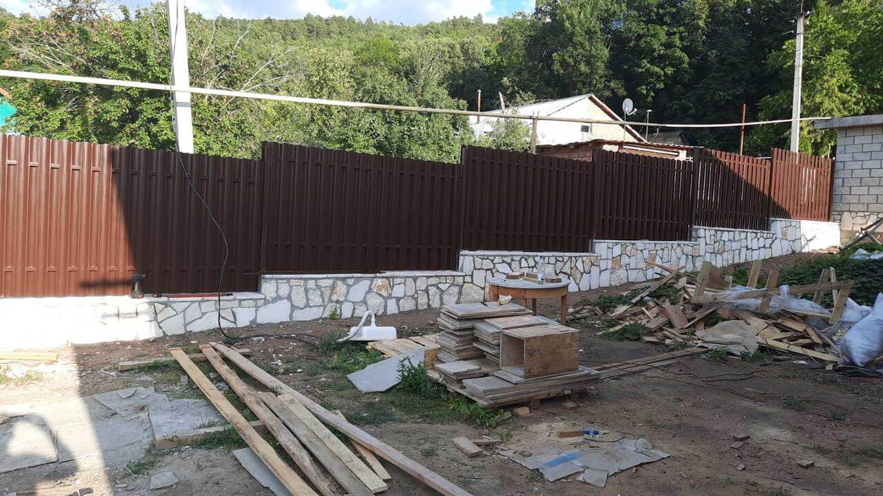 забор из штакетника шоколад двухсторонний фото1 в Полевском
