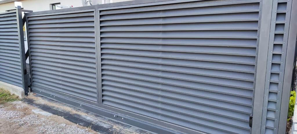 забор с ламелями эко-z ral7024/7024 серый графит двусторонний матте фото7 в Полевском