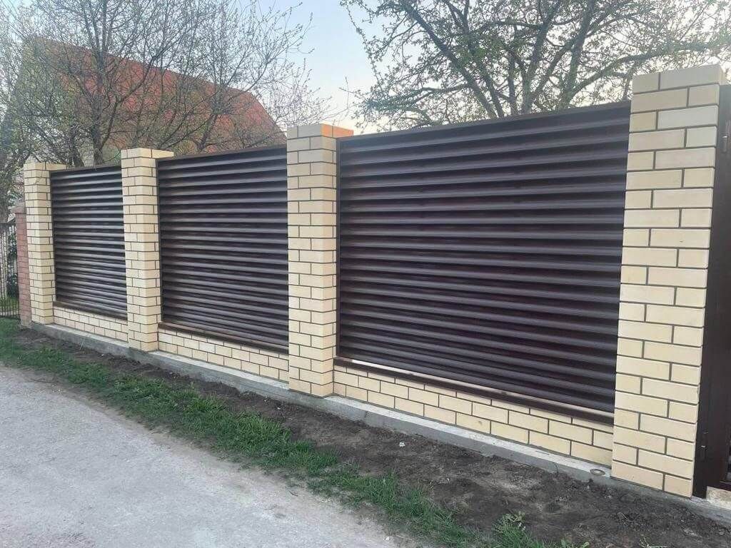 Забор c ламелями Еврожалюзи 23м RAL8017/8017 Шоколад 2-х сторонний фото 3 в Полевском