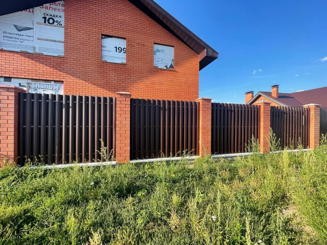 Забор из фигурного штакетника 23м RAL8017/8017 Шоколад двусторонний фото 2 в Полевском