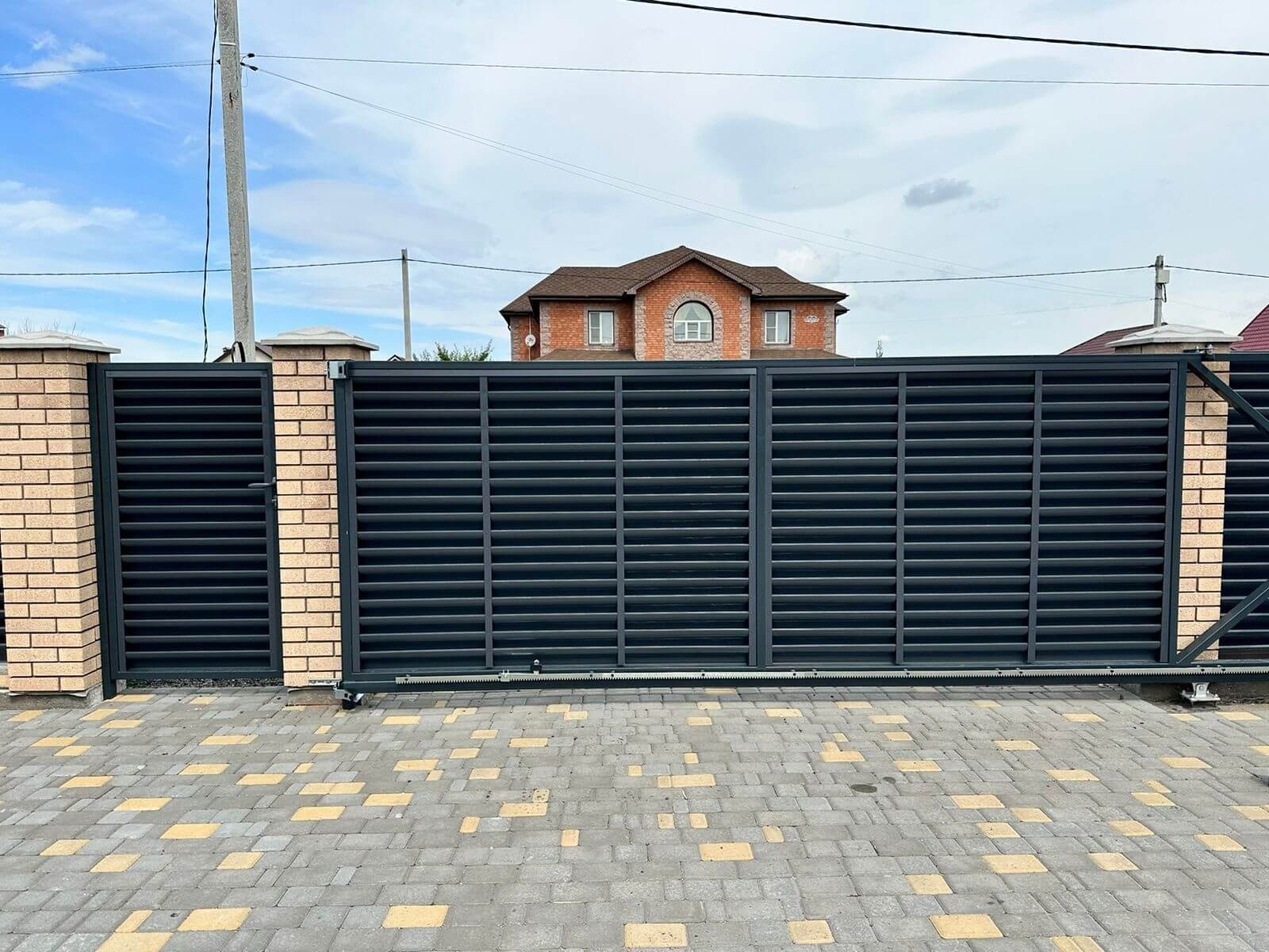 Забор-жалюзи из ламелей Еврожалюзи 27м RAL7024/7024 Серый Графит МАТТЕ двусторонний фото 4 в Полевском