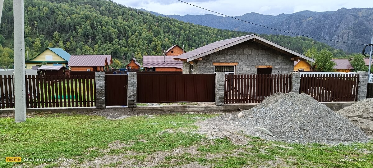 Забор из штакетника фигурного 15м RAL8017/8017 Шоколад двусторонний фото 2 в Полевском