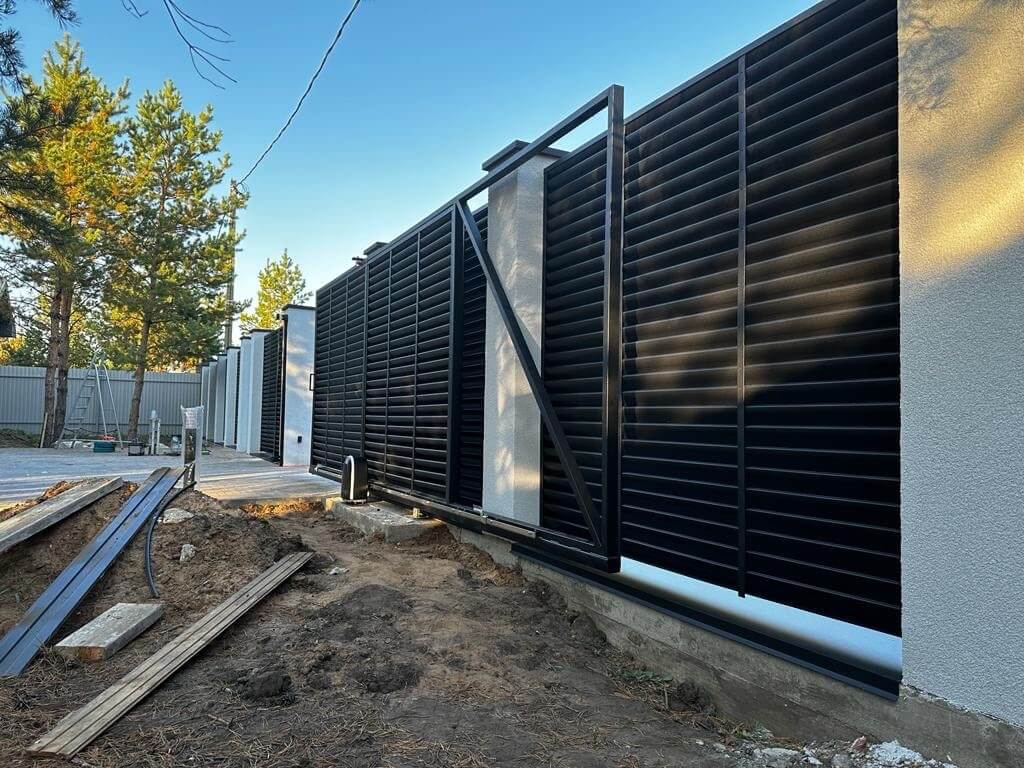 Забор-жалюзи 18м RAL9005/9005 Черный двухсторонний МАТТЕ фото 1 в Полевском