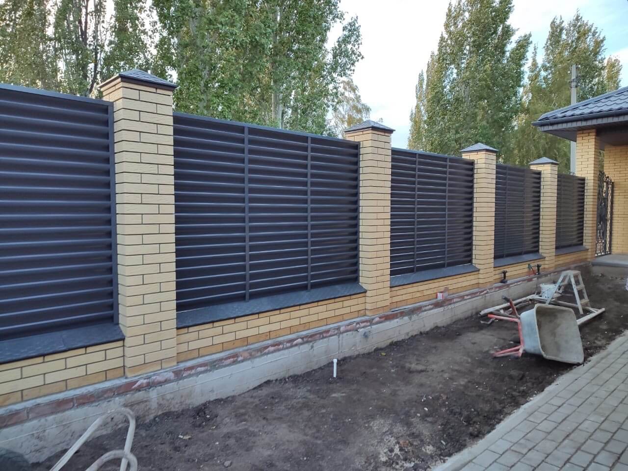 Забор-жалюзи с ламелями Еврожалюзи 16м RAL7024/7024 Серый Графит двусторонний фото 3 в Полевском