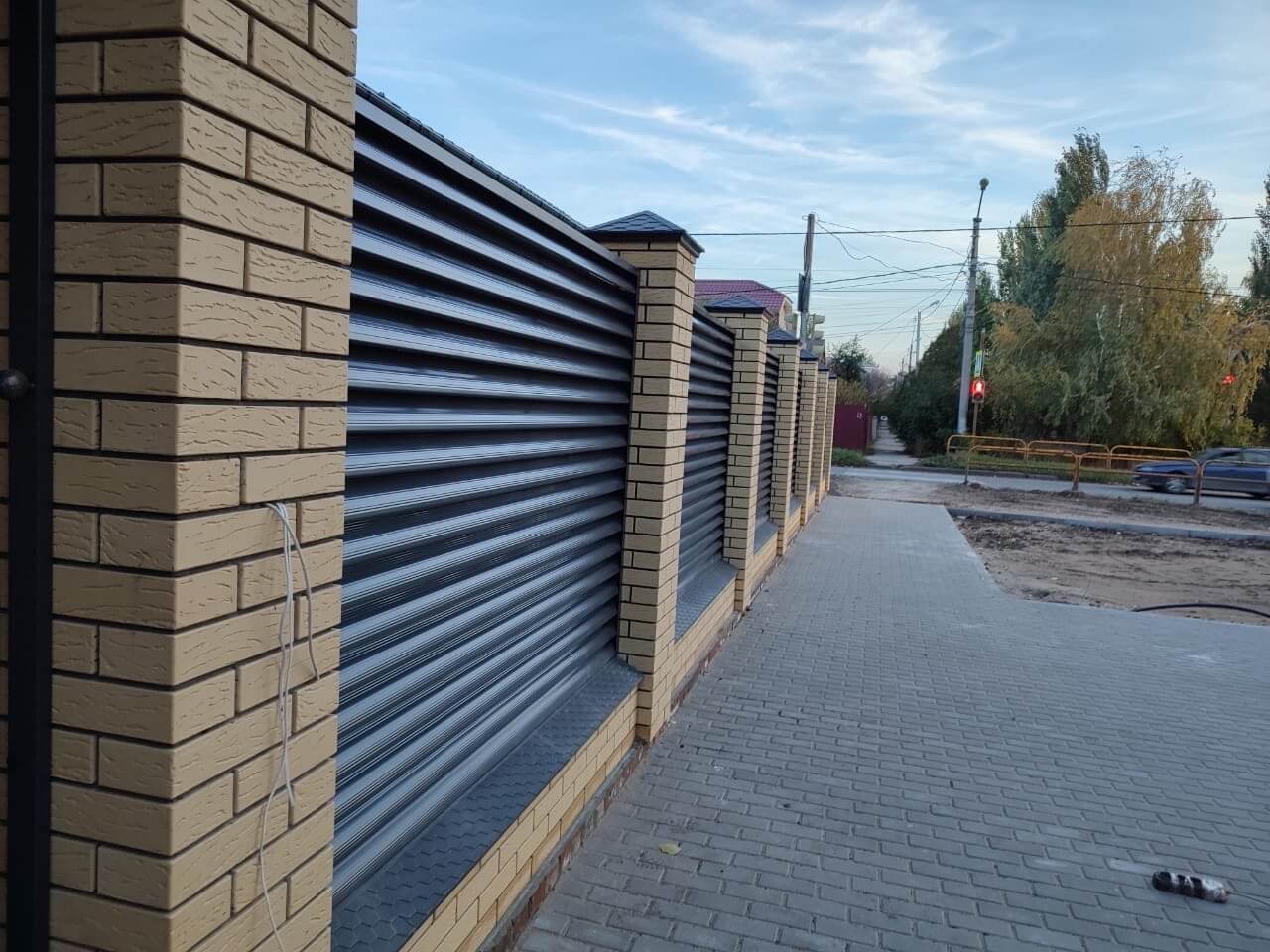 Забор-жалюзи с ламелями Еврожалюзи 16м RAL7024/7024 Серый Графит двусторонний фото 2 в Полевском