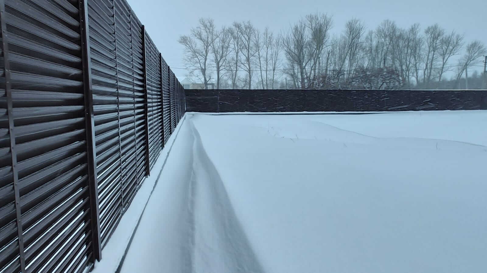 Забор из ламелей Еврожалюзи 108м RAL8017/8017 Шоколад двусторонний фото 1 в Полевском