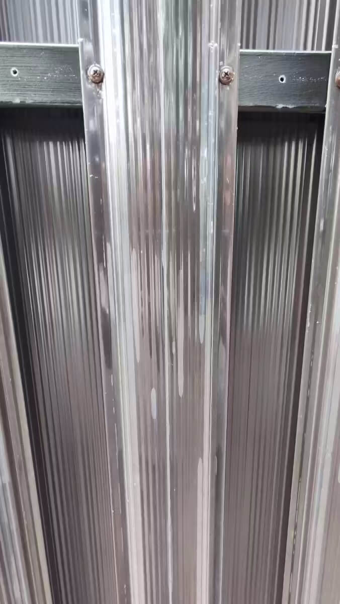 Забор из евроштакетника 22м RAL8019/8019 Темный Шоколад двусторонний фото 3 в Полевском