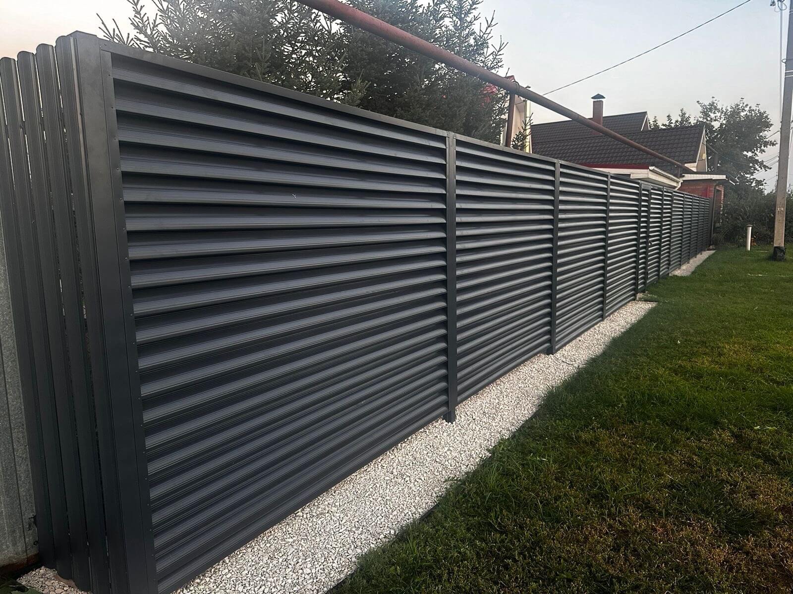 Забор из ламелей Еврожалюзи 26м RAL7024/7024 Серый Графит двусторонний фото 4 в Полевском