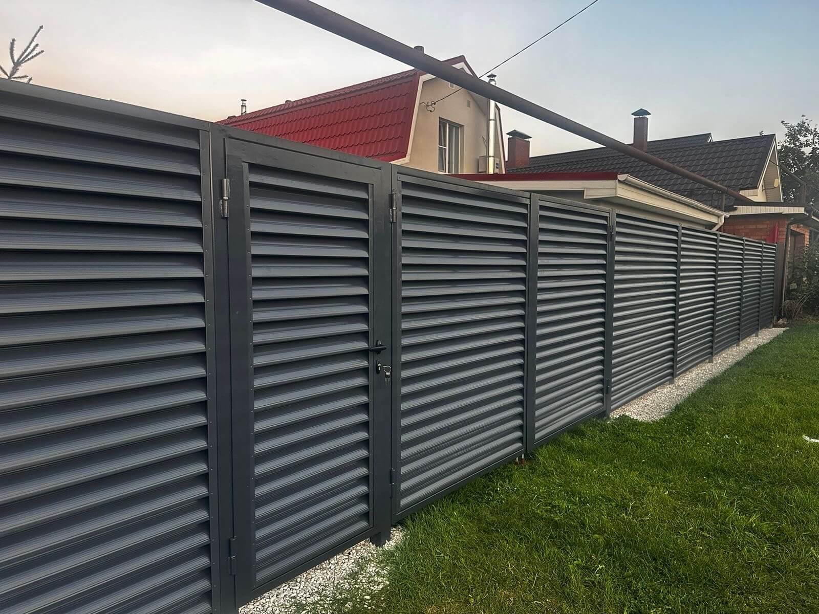 Забор из ламелей Еврожалюзи 26м RAL7024/7024 Серый Графит двусторонний фото 1 в Полевском