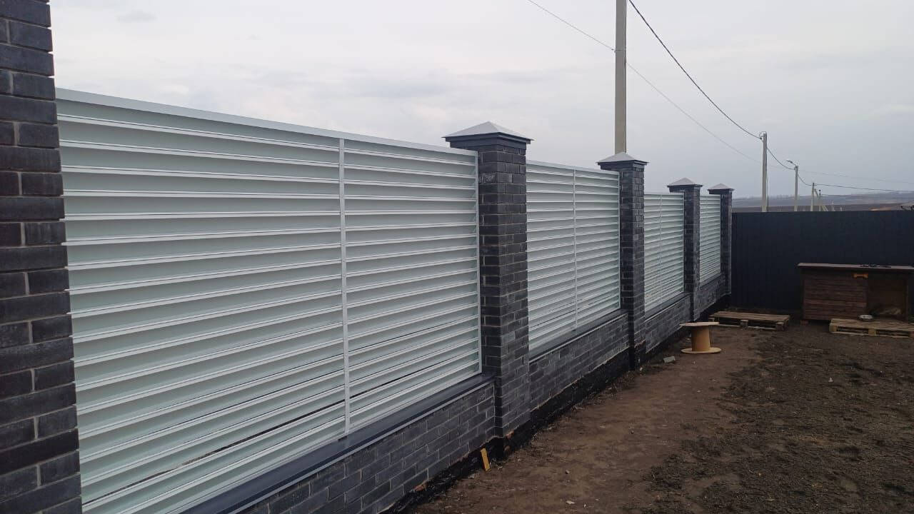 Забор-жалюзи из ламелей ЭКО-Z 94м RAL9003/9003 Белый двусторонний фото 1 в Полевском