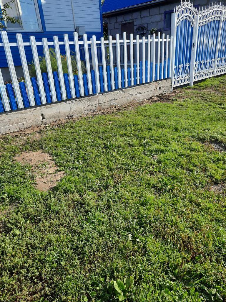Забор из евроштакетника 14м RAL9003 Белый, RAL5005 Синий Сигнал фото 3 в Полевском