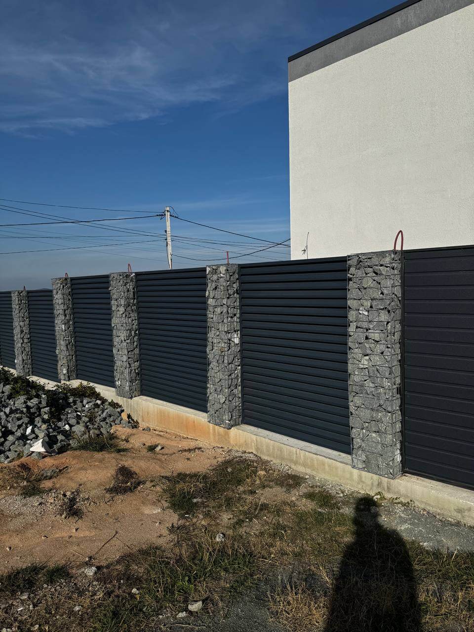 Забор-жалюзи из ламелей ЭКО-Z-US усиленных 36м RAL7024/7024 Серый Графит двусторонний МАТТЕ фото 6 в Полевском