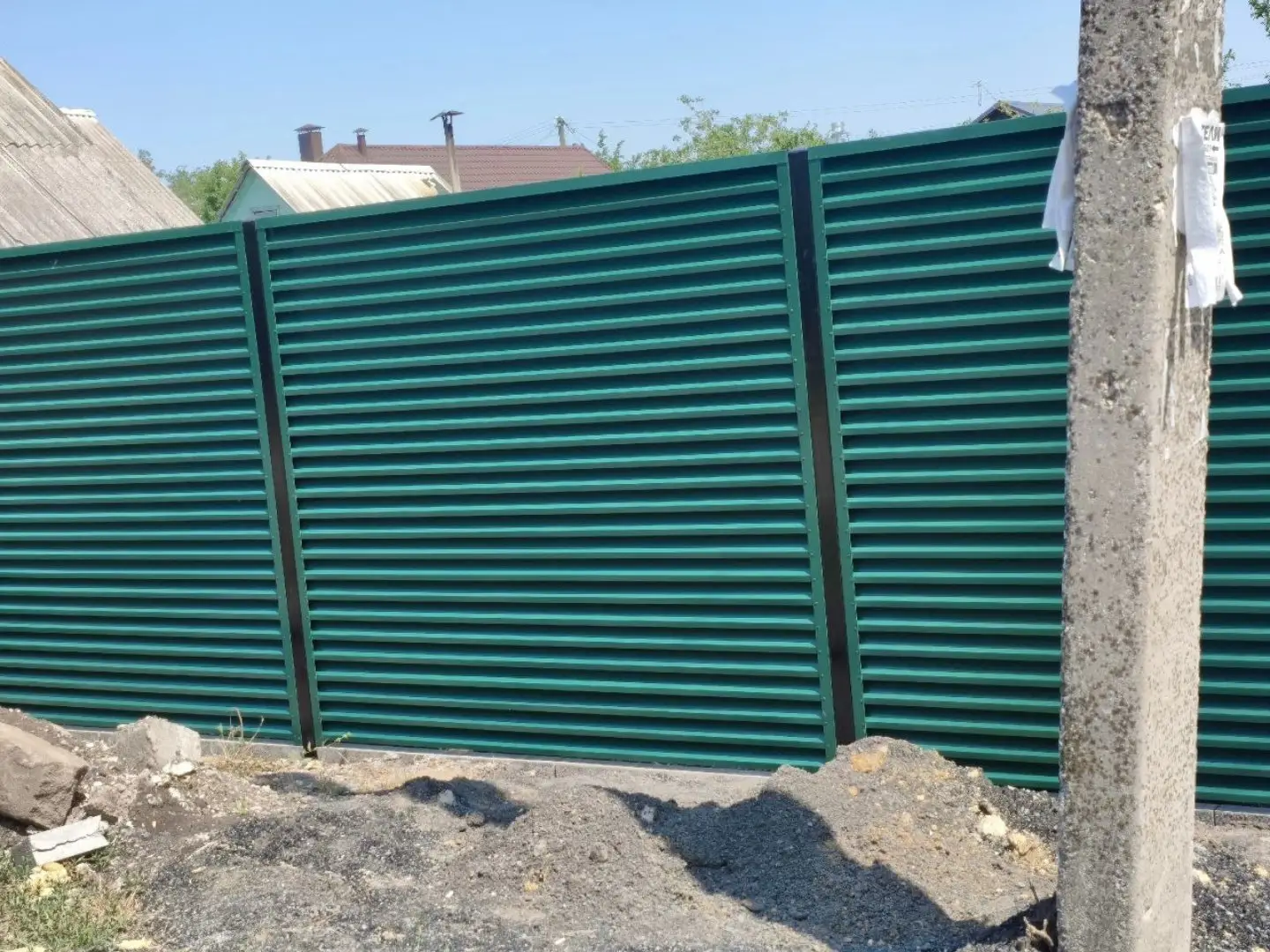 Забор-жалюзи из ламелей ЭКО-Z 24м RAL6005 Зеленый Мох фото 1 в Полевском