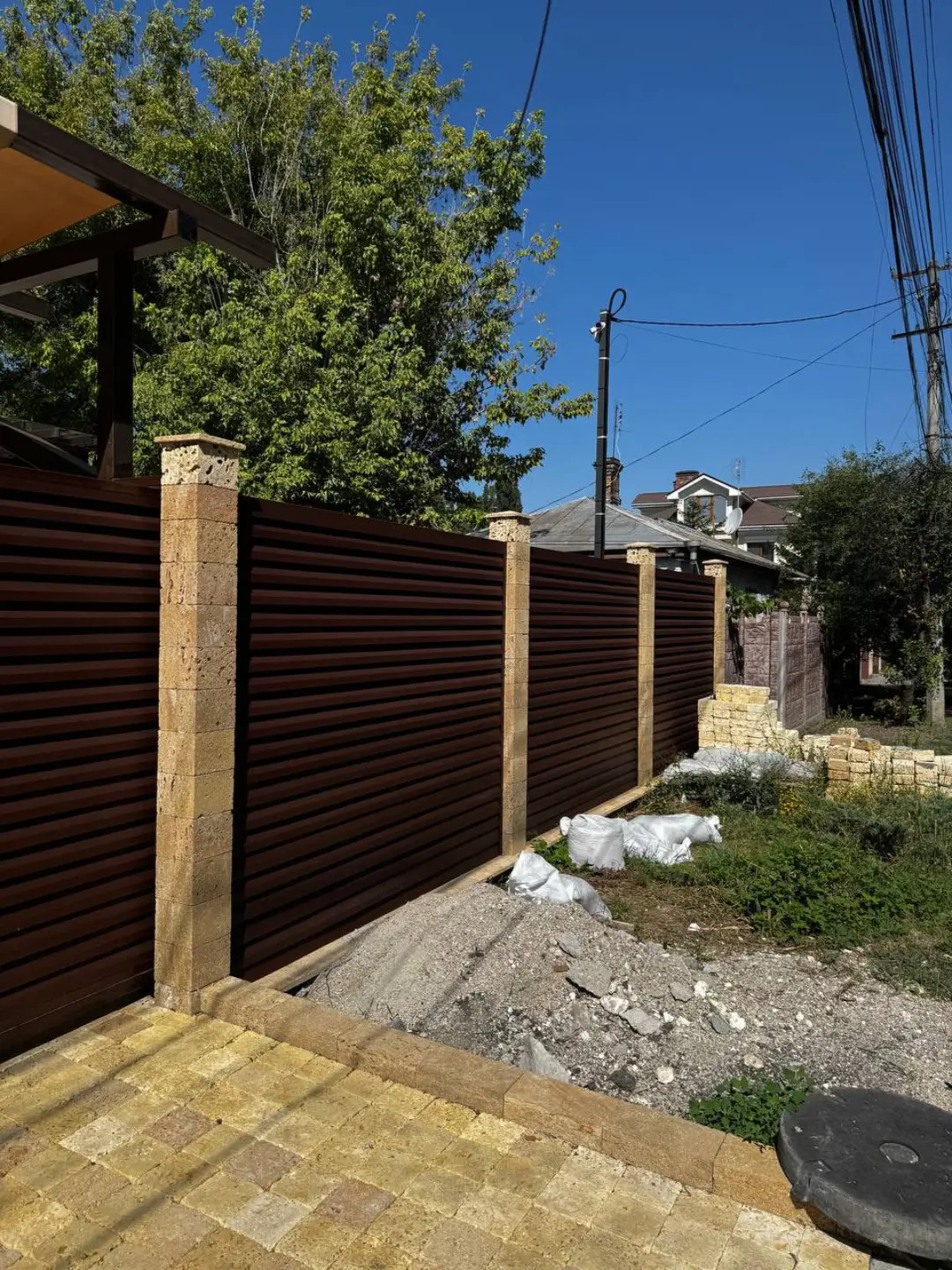 Забор-жалюзи из ламелей Реснички 12м RAL8017 Шоколад МАТТЕ фото 6 в Полевском