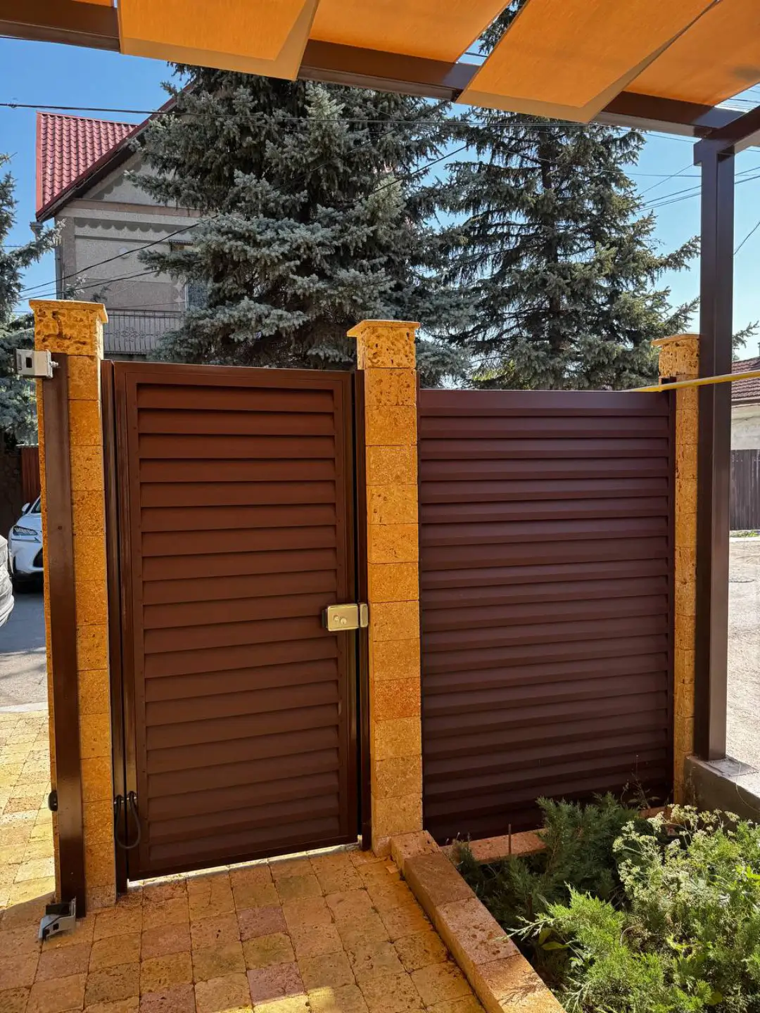 Забор-жалюзи из ламелей Реснички 12м RAL8017 Шоколад МАТТЕ фото 1 в Полевском